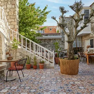 Morisi Avlu Alaçatı