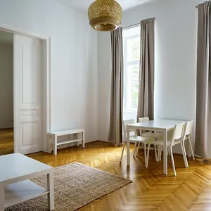 living-apartments-linke-wienzeile.vienna-besthotels.com/